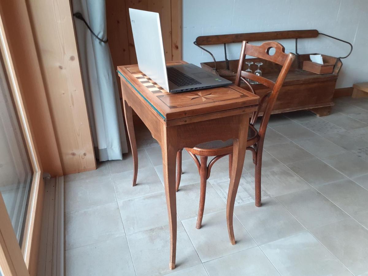 Les Abeilles Bed & Breakfast Romont ภายนอก รูปภาพ